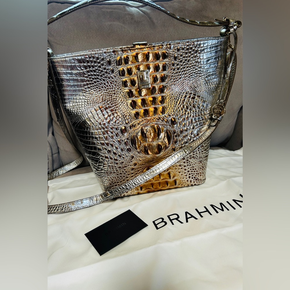 NEW BRAHMIN SHIRA BUCKET BAG IN MACCHIATO